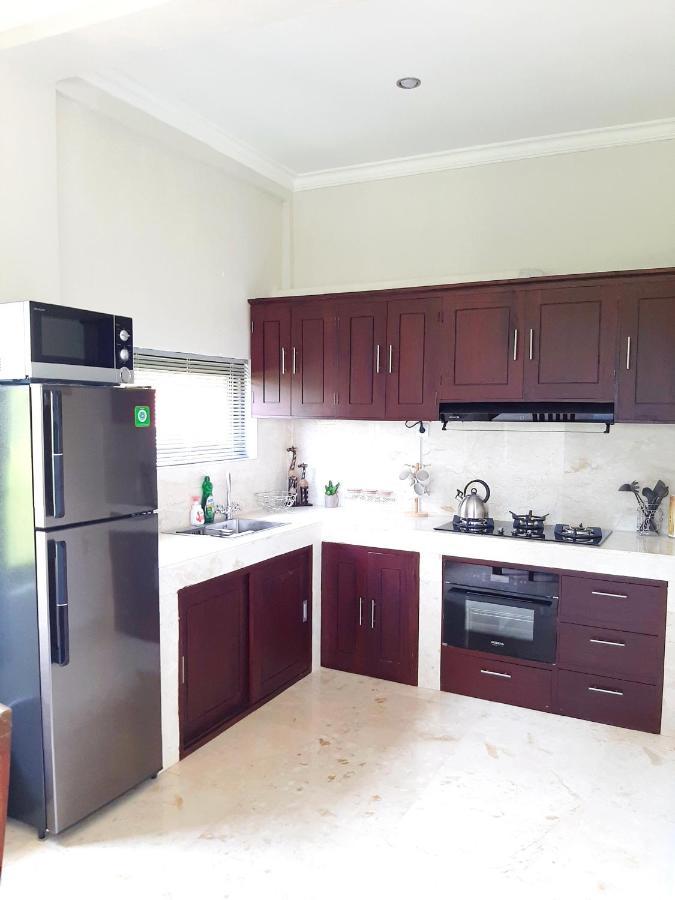 Medewi Manor Aparthotel Airsatang ภายนอก รูปภาพ
