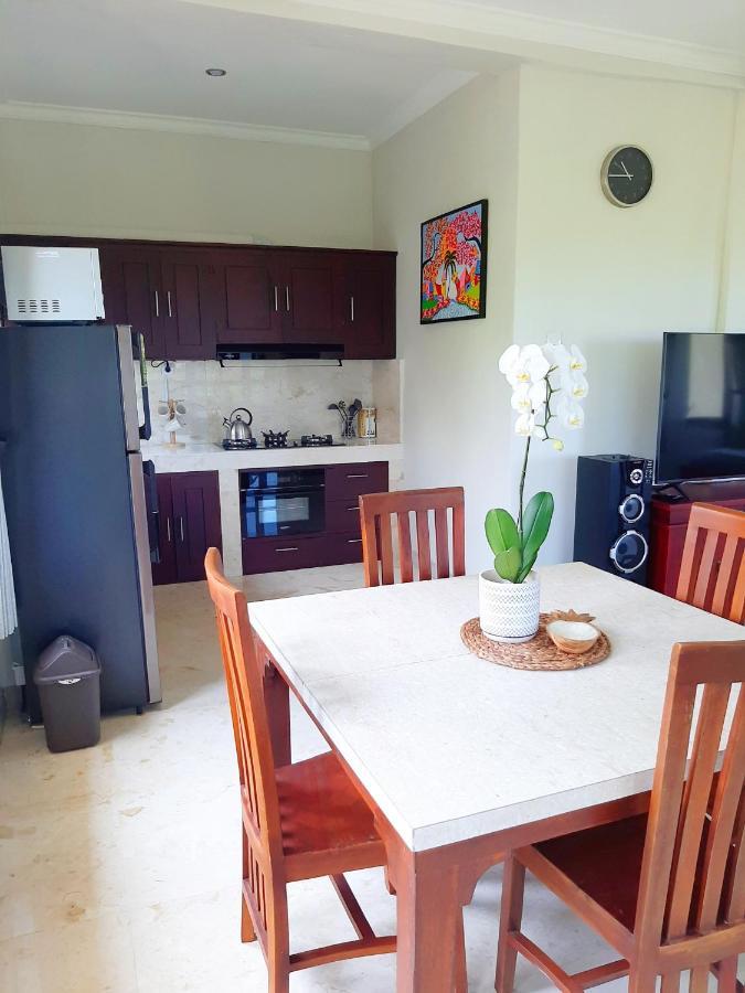 Medewi Manor Aparthotel Airsatang ภายนอก รูปภาพ