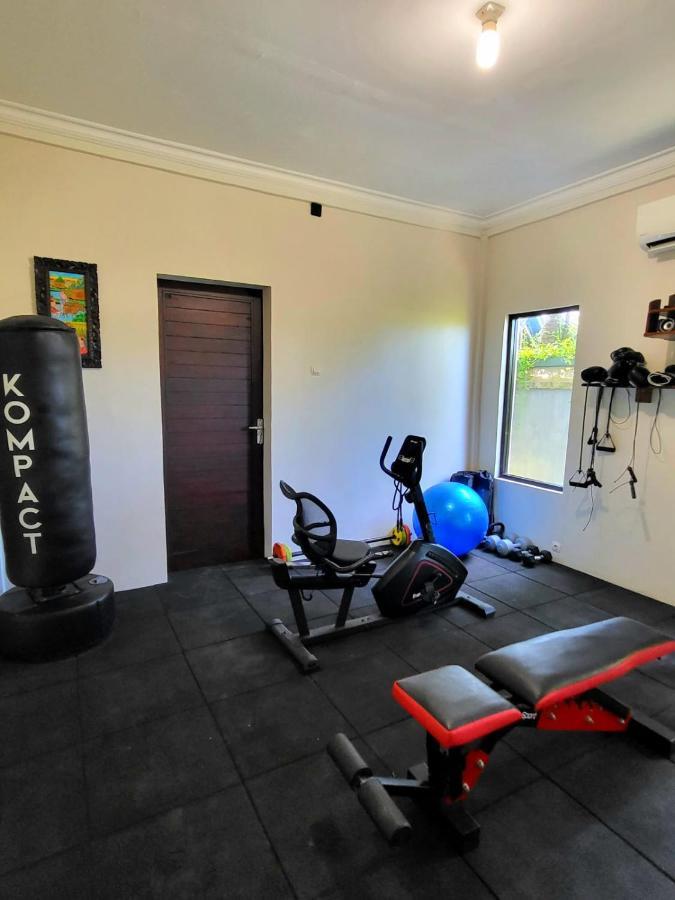 Medewi Manor Aparthotel Airsatang ภายนอก รูปภาพ