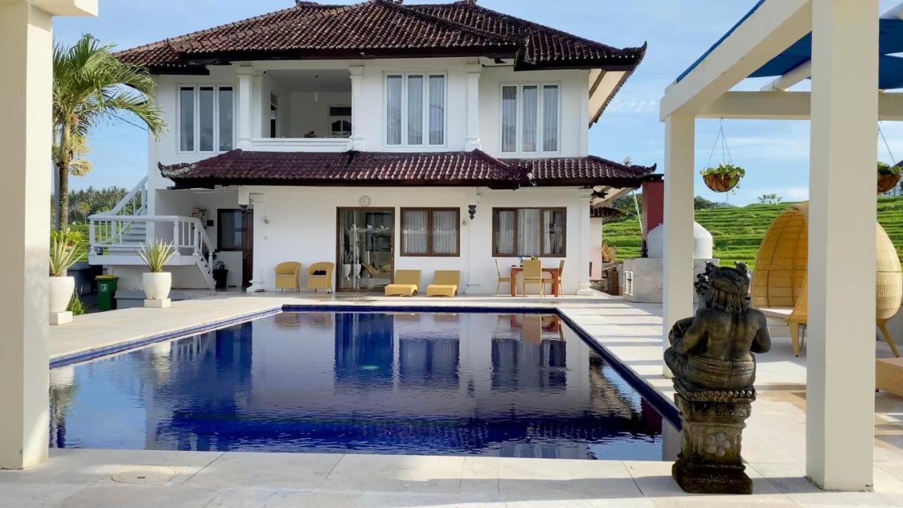 Medewi Manor Aparthotel Airsatang ภายนอก รูปภาพ