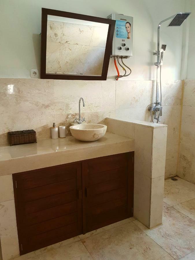 Medewi Manor Aparthotel Airsatang ภายนอก รูปภาพ